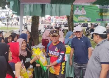 Diserbu warga, Gerakan pangan murah di CFC Merangin Laris manis.