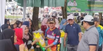 Diserbu warga, Gerakan pangan murah di CFC Merangin Laris manis.