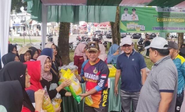 Diserbu warga, Gerakan pangan murah di CFC Merangin Laris manis.