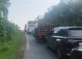 Truk Terguling di Pagar Seng, Jalinsum Jambi–Palembang Lumpuh Total