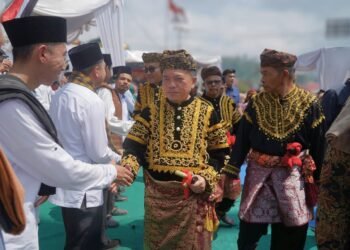 Gubernur Al Haris Dianugerahi Gelar Adat Kehormatan Depati Amanah Negroi Tanoh Sunge Penuh