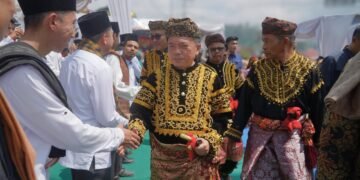 Gubernur Al Haris Dianugerahi Gelar Adat Kehormatan Depati Amanah Negroi Tanoh Sunge Penuh
