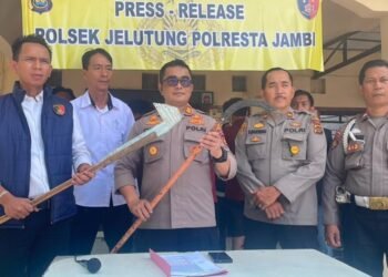 Three Students Arrested with Weapons After Planned Gang Fight Fails in Jambi A planned clash between two teenage