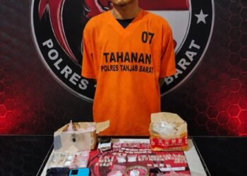 Polisi Gerebek Rumah di Senyerang, 74 Paket Diduga Sabu Disita