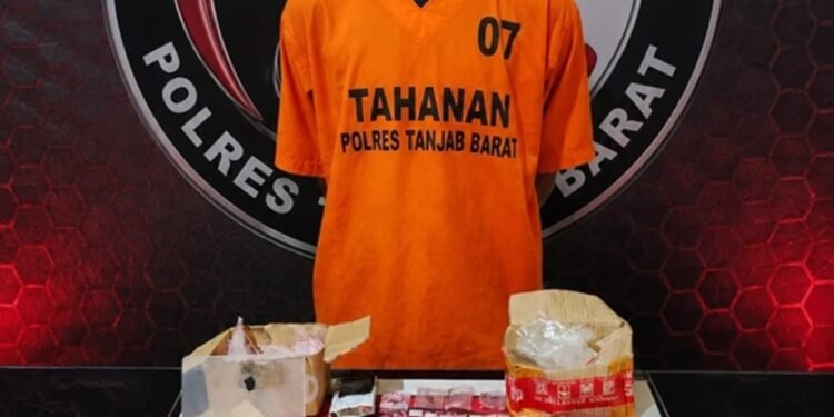 Polisi Gerebek Rumah di Senyerang, 74 Paket Diduga Sabu Disita